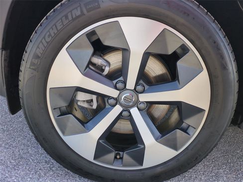 Used 2025 Volvo XC40 B5 Plus w/ Protection Package Premier image 23