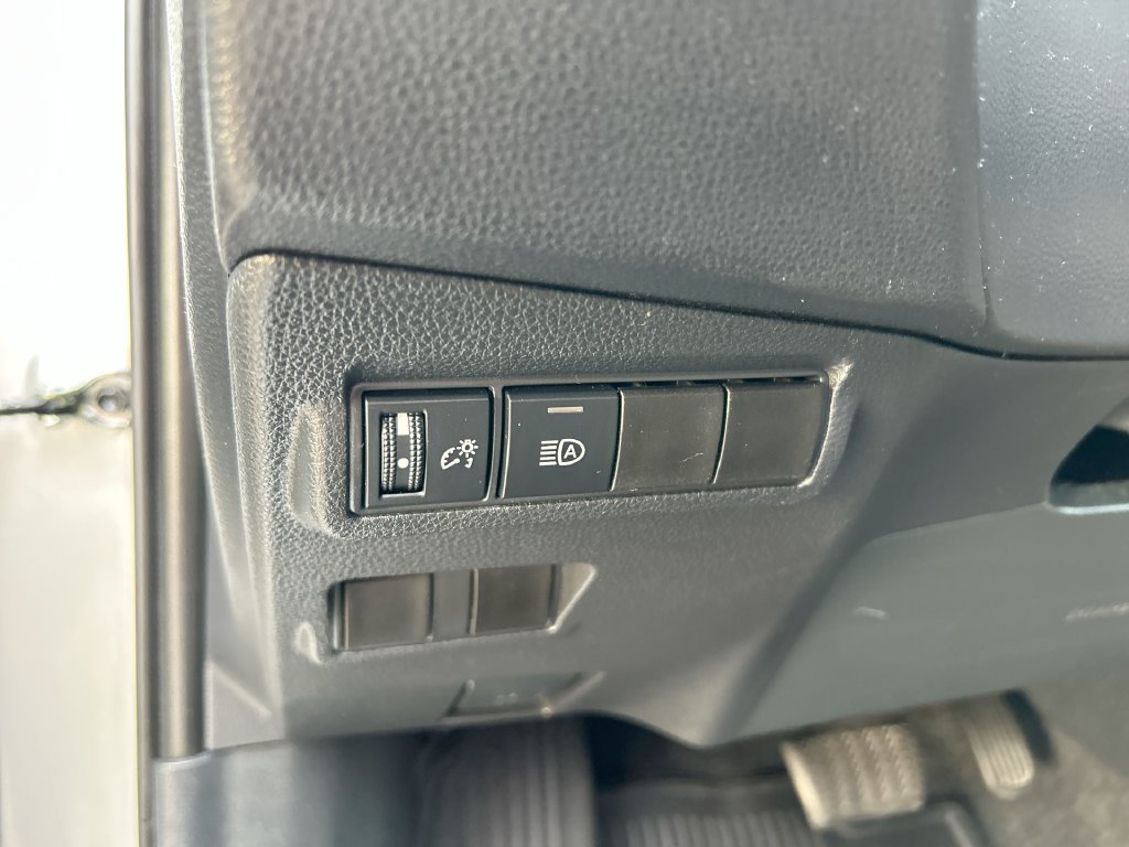 Used 2024 Toyota Corolla Cross LE FWD image 13