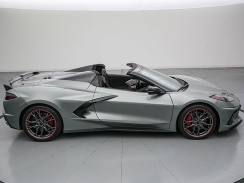 Used 2022 Chevrolet Corvette Stingray Premium Conv w/ Z51 Performance Package RWD image 4
