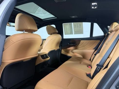 Used 2022 Lexus LS 500 w/ Accessory Package (Z2) RWD image 31