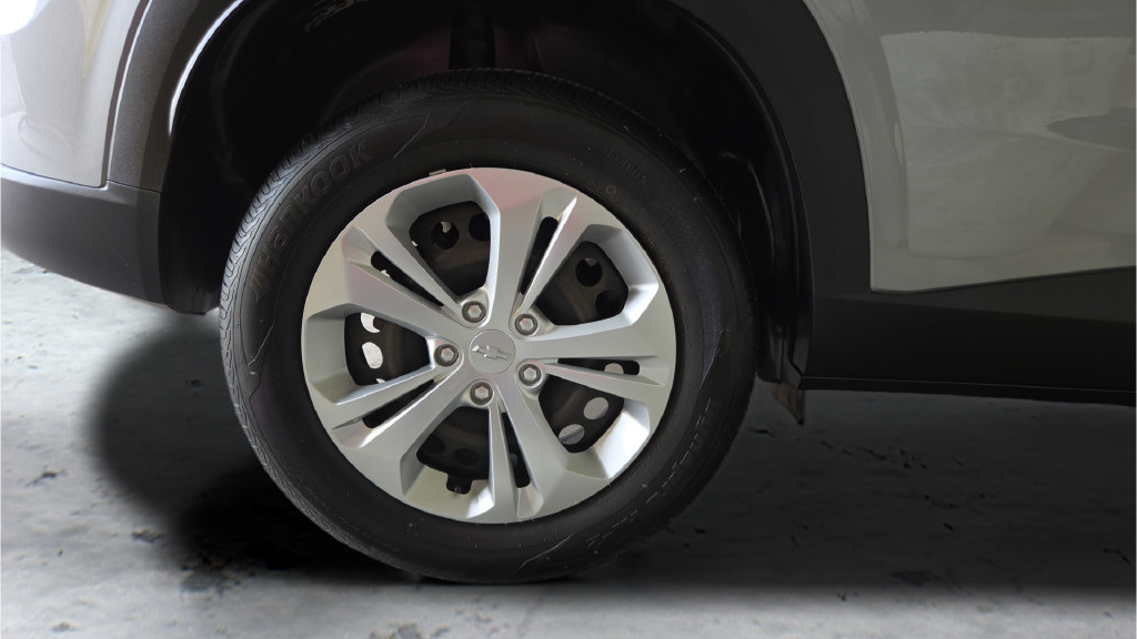 Used 2024 Chevrolet Trax LS FWD image 36