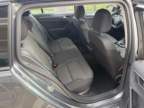 Used 2018 Volkswagen Golf S image 15