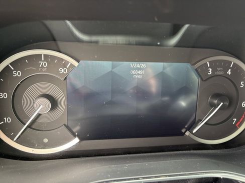 Used 2023 Jaguar F-PACE S image 10