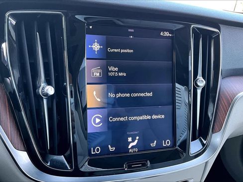 Used 2020 Volvo S60 T5 Momentum image 34