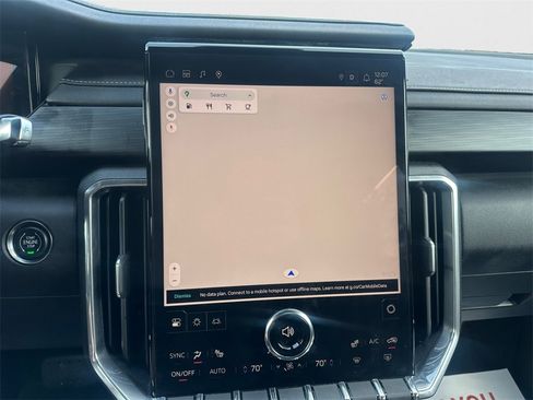 Used 2025 GMC Acadia Elevation image 12