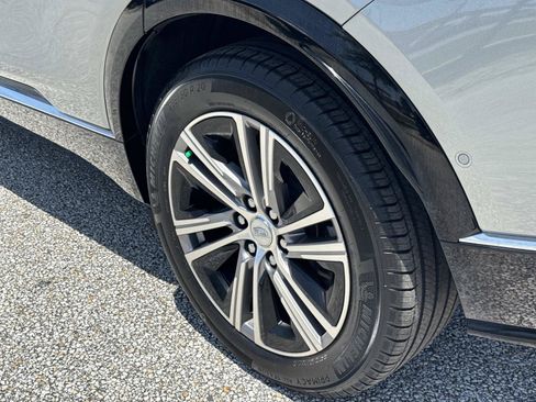 Used 2025 Cadillac Lyriq Luxury RWD image 12