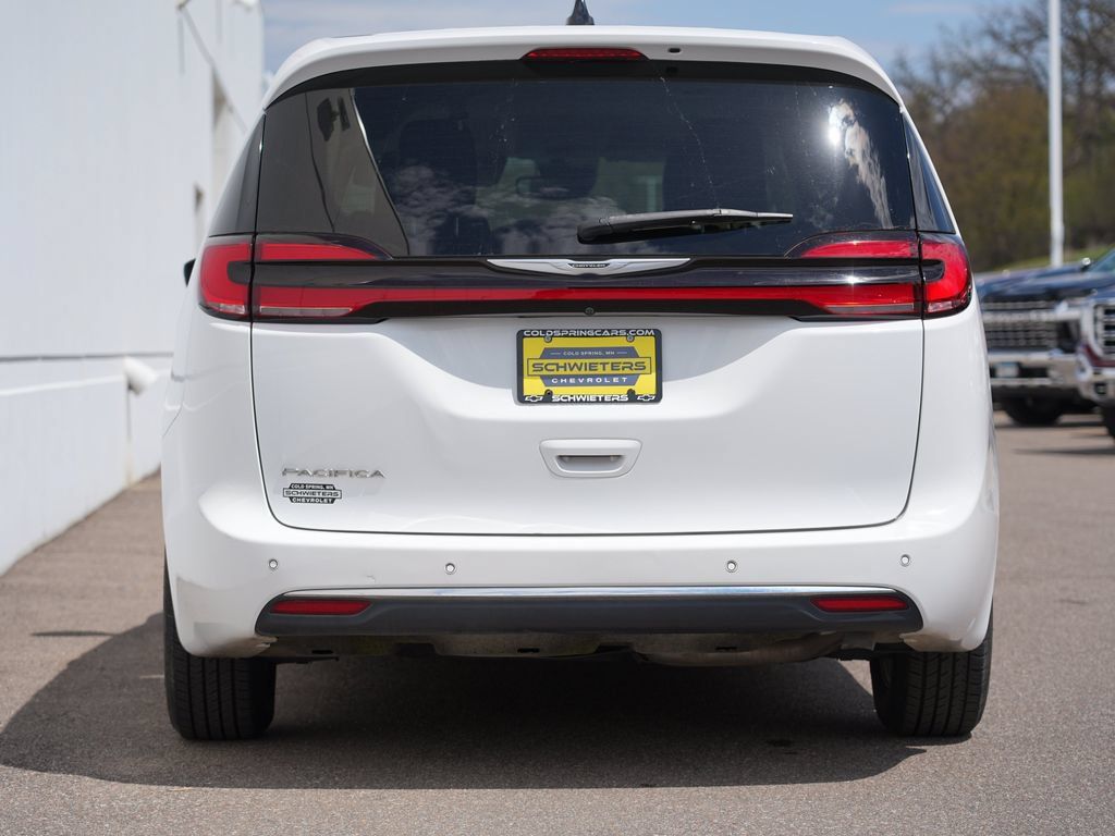 Used 2023 Chrysler Pacifica Touring-L FWD image 4
