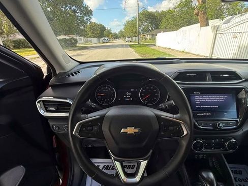 Used 2021 Chevrolet TrailBlazer LT w/ Premium Seating Package AWD/4WD image 9