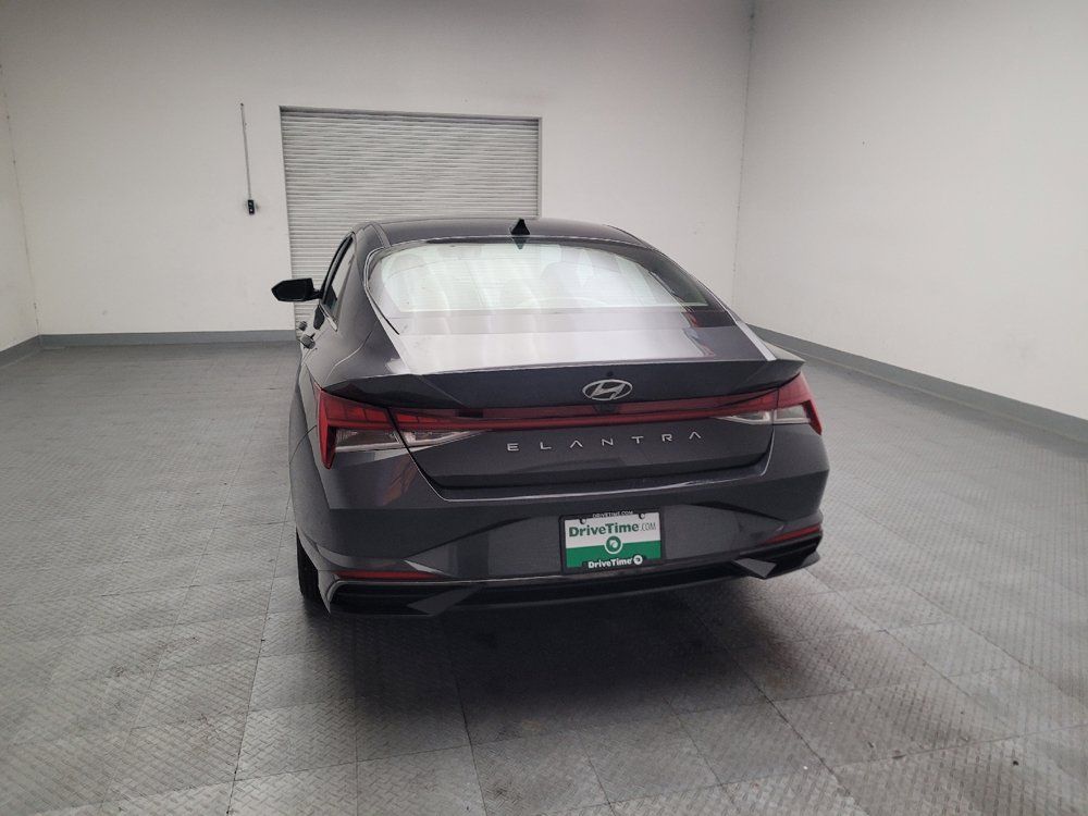 Used 2022 Hyundai Elantra SEL w/ Convenience + Premium Package FWD image 6