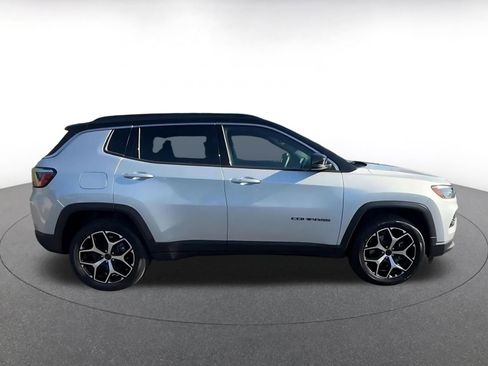 Used 2025 Jeep Compass Limited image 16