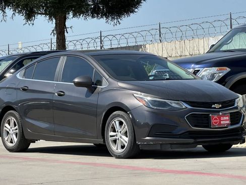 Used 2017 Chevrolet Cruze LT image 10