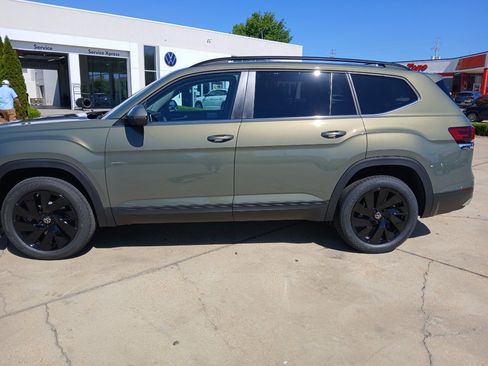 New 2026 Volkswagen Atlas SE FWD image 2