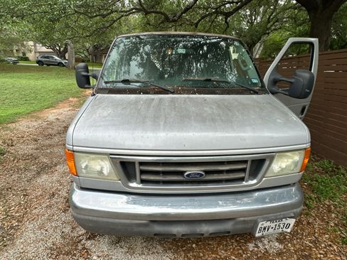 Used 2006 Ford E-250 and Econoline 250 Extended image 3