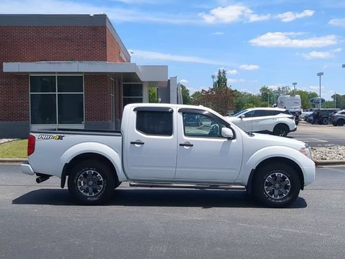 Used 2018 Nissan Frontier PRO-4X AWD/4WD image 2
