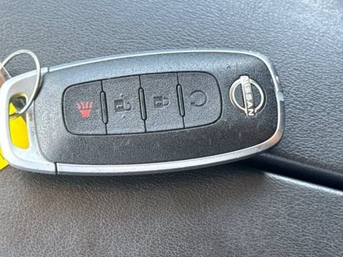 Used 2023 Nissan Rogue SV FWD image 28