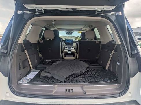 Used 2023 Lincoln Navigator Reserve AWD/4WD image 12