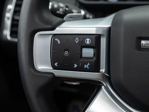 Used 2024 Land Rover Discovery Dynamic SE image 25