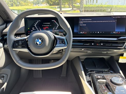 Certified 2025 BMW 530i xDrive w/ Premium Package image 31