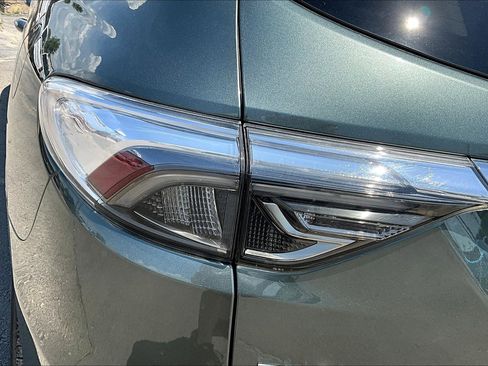 Used 2023 Buick Enclave Avenir image 33