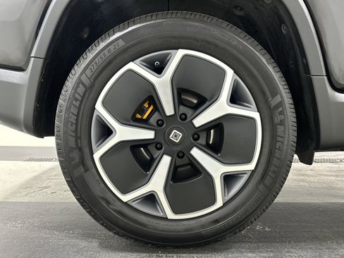 Used 2022 Rivian R1T Launch Edition image 12