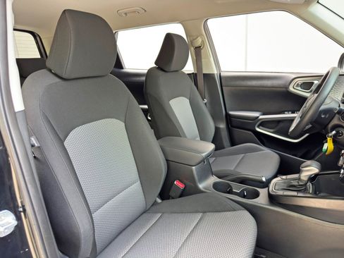 Used 2021 Kia Soul LX FWD image 28