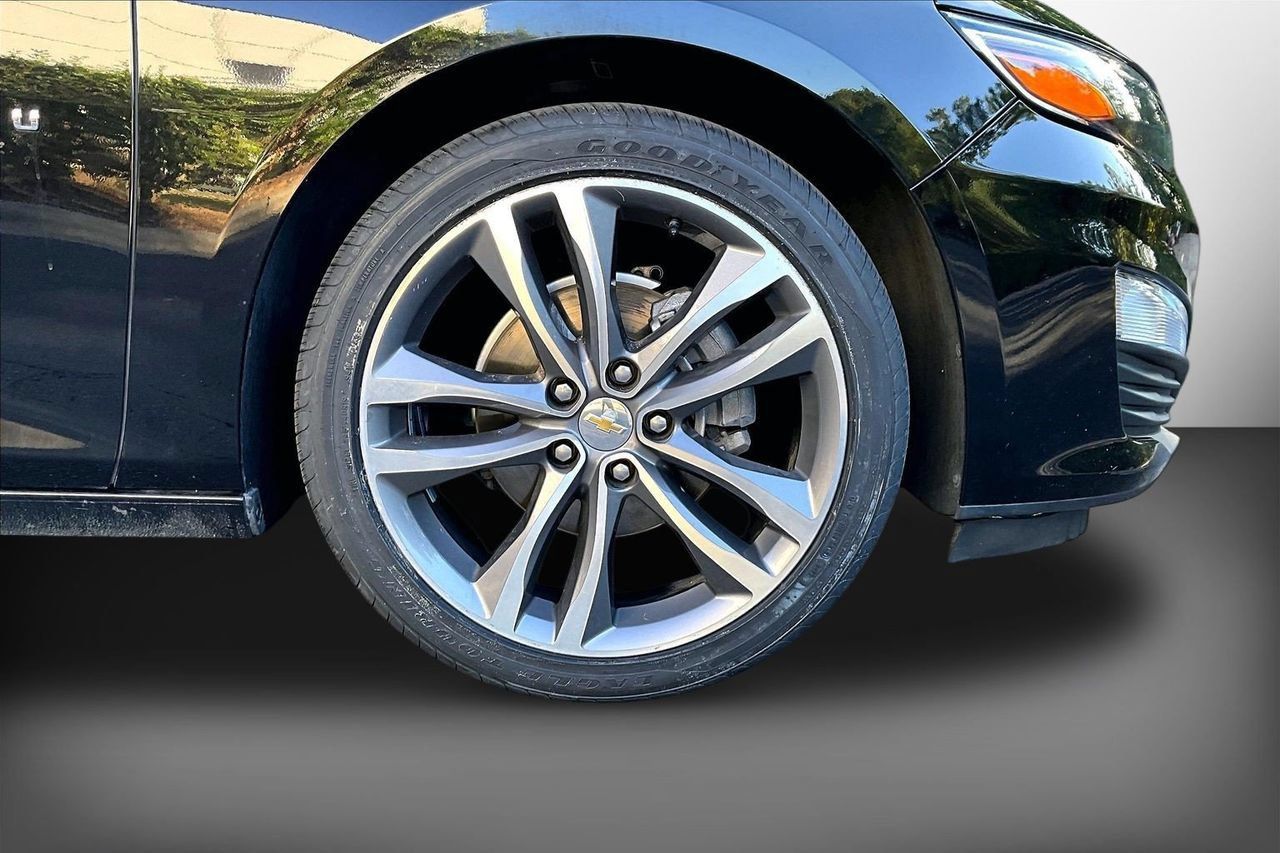 Used 2025 Chevrolet Malibu LT FWD image 32