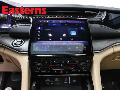 Used 2022 Jeep Grand Cherokee Limited 4xe w/ Luxury Tech Group II AWD/4WD image 12