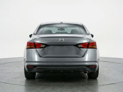 Used 2025 Nissan Altima 2.5 SV FWD image 7