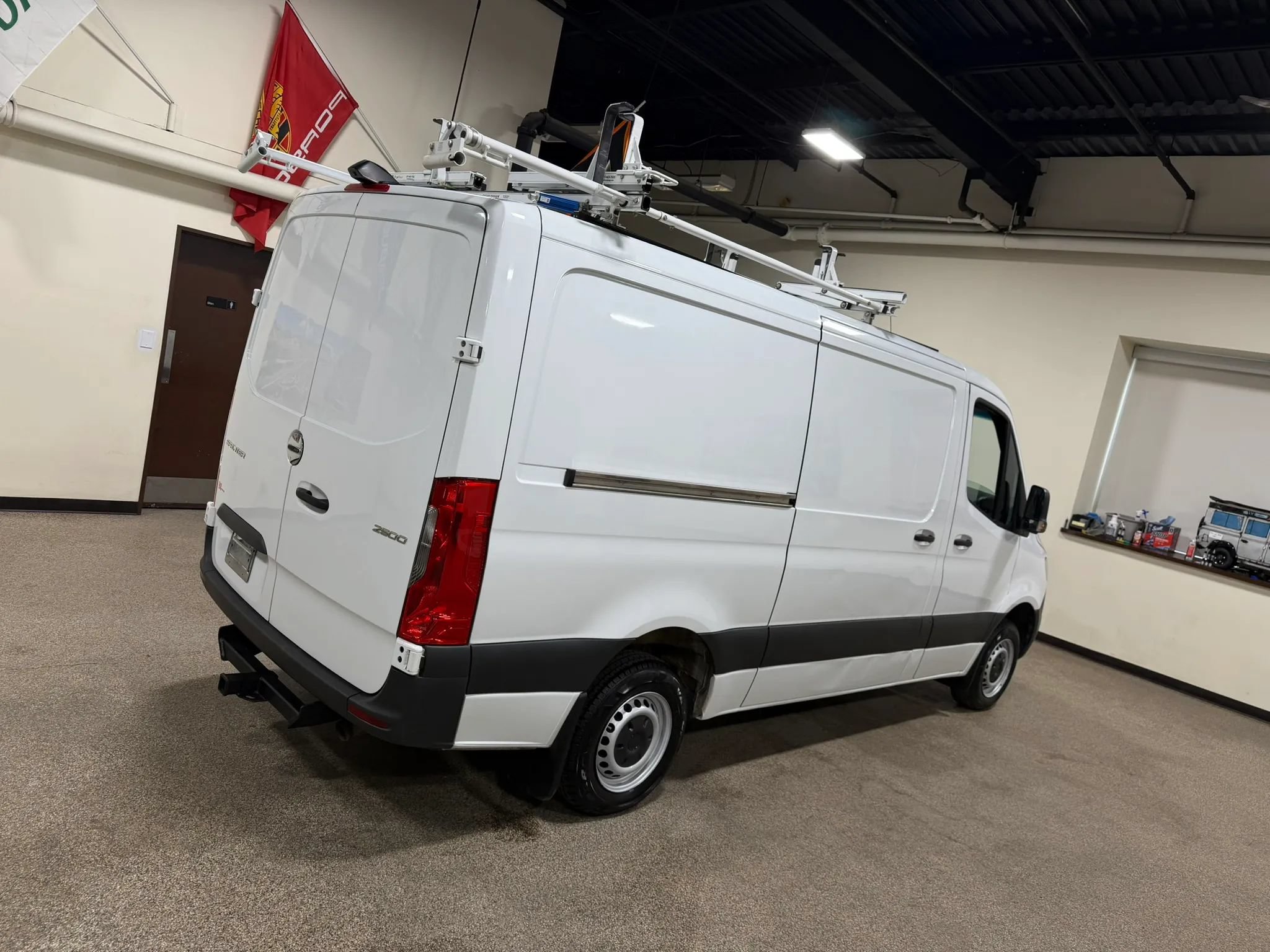 Used 2019 Freightliner Sprinter 144 RWD image 15