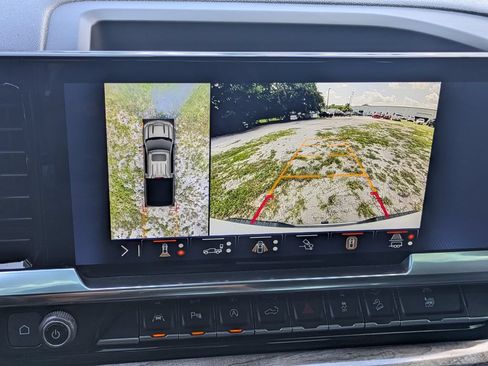 Used 2025 Chevrolet Silverado 1500 LTZ AWD/4WD image 17