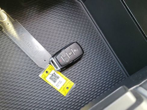 Used 2021 RAM 1500 Laramie image 36