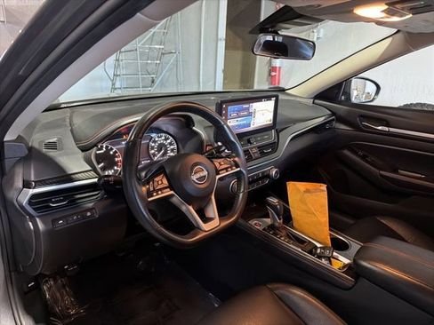 Used 2024 Nissan Altima 2.5 SR w/ SR Premium Package FWD image 9
