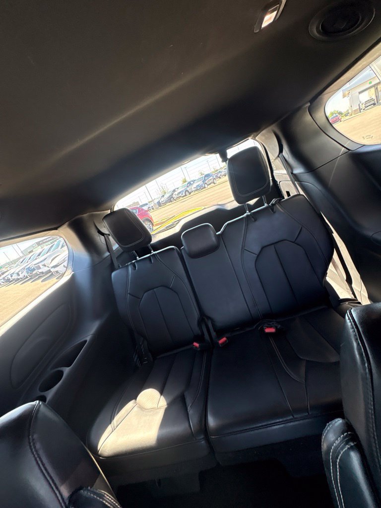 Used 2025 Chrysler Pacifica Select FWD image 24