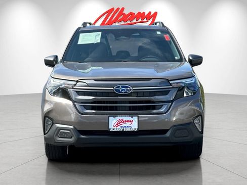 Used 2025 Subaru Forester Premium AWD/4WD image 10