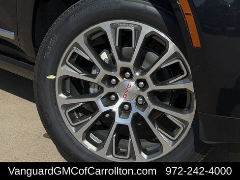New 2026 GMC Yukon Denali w/ Denali Reserve Package AWD/4WD image 9