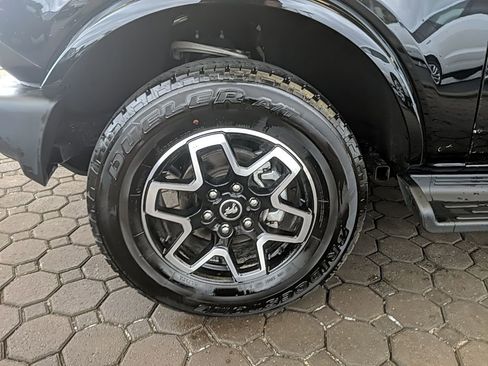 Used 2025 Ford Bronco Outer Banks image 9