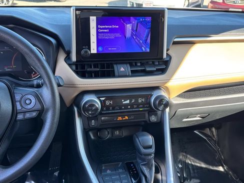 Used 2025 Toyota RAV4 XLE AWD/4WD image 23