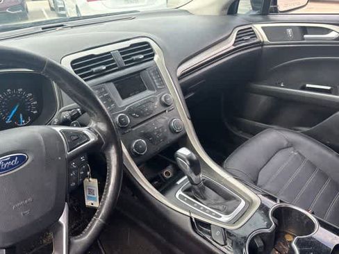 Used 2016 Ford Fusion SE w/ Equipment Group 202A FWD image 19