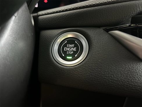 Used 2025 Cadillac XT4 Premium Luxury image 30