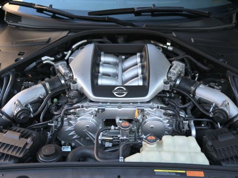 Used 2010 Nissan GT-R Premium image 20