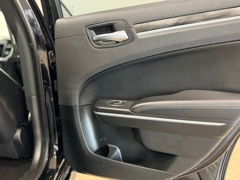 Used 2022 Chrysler 300 Touring L RWD image 22