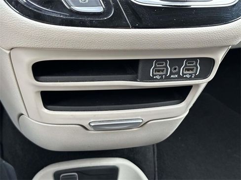 Used 2024 Chrysler Pacifica Select image 23