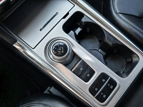 Certified 2020 Ford Explorer XLT w/ Equipment Group 202A image 14