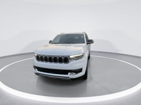 Used 2024 Jeep Wagoneer Series III w/ Premium Group I image 3