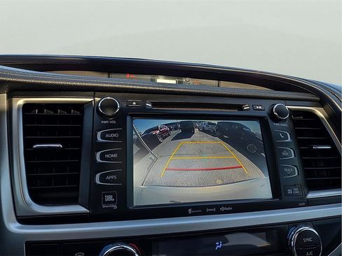 Used 2019 Toyota Highlander Limited image 15