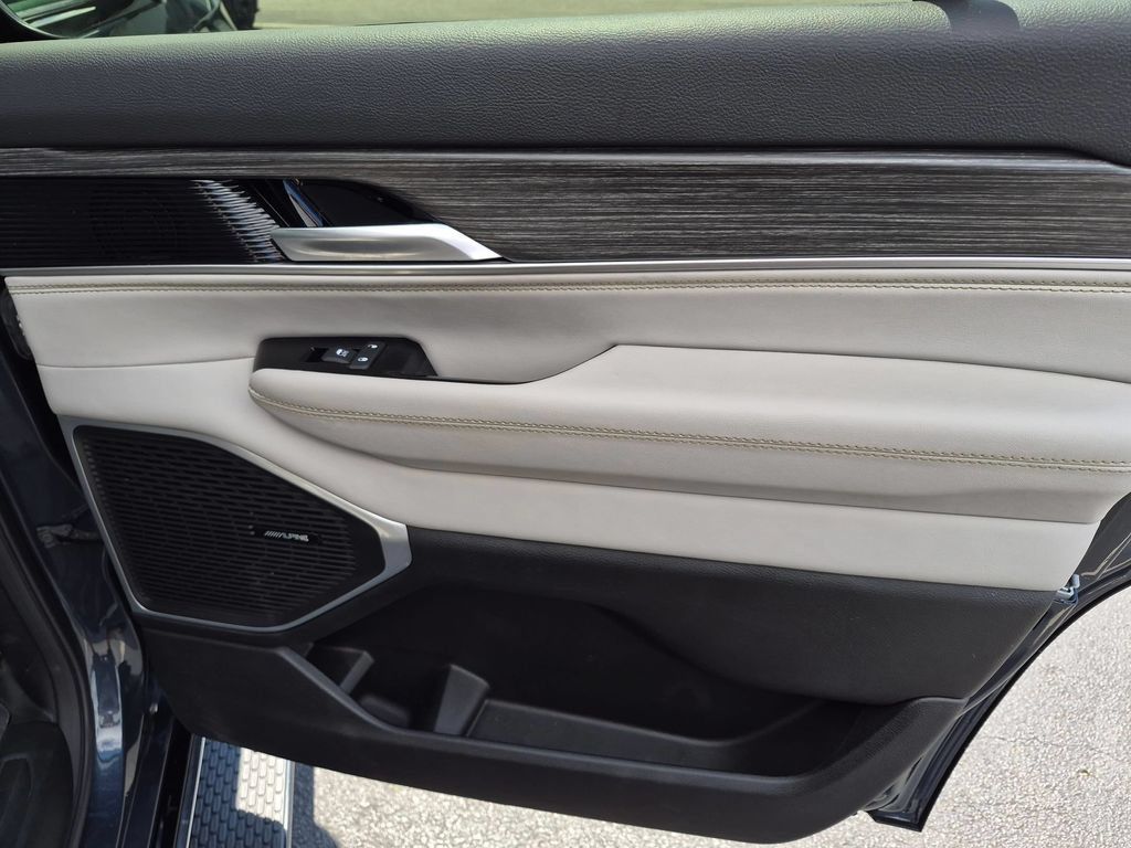 Certified 2024 Jeep Wagoneer Series II RWD image 31