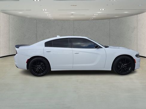 Used 2018 Dodge Charger SXT Plus w/ Quick Order Package 29J image 2