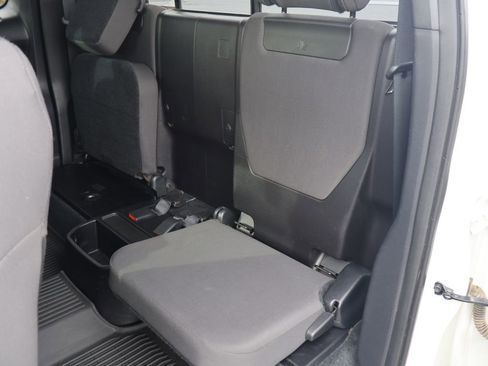 Used 2017 Toyota Tacoma TRD Sport w/ Premium & Technology Package image 27