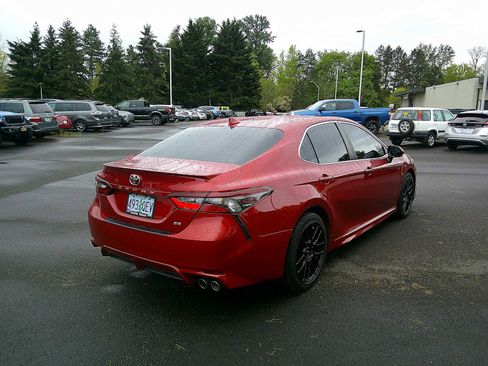 Used 2022 Toyota Camry SE w/ Convenience Package image 5