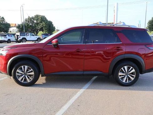 Certified 2023 Nissan Pathfinder SL FWD image 2